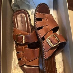 Naturalizer Woman’s Brown Sandals
